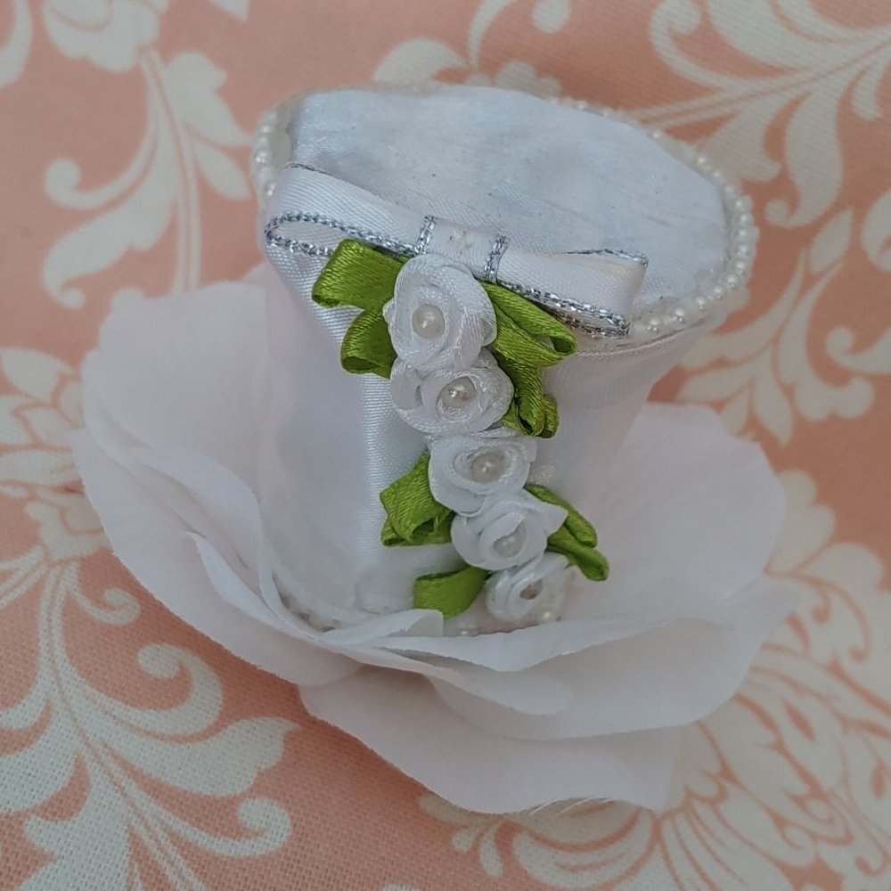 White fascinator